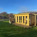 Camping Yellowhammer Hut At Carr House Farm Cayton