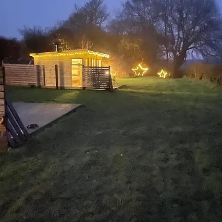 Yellowhammer Hut At Carr House Farm