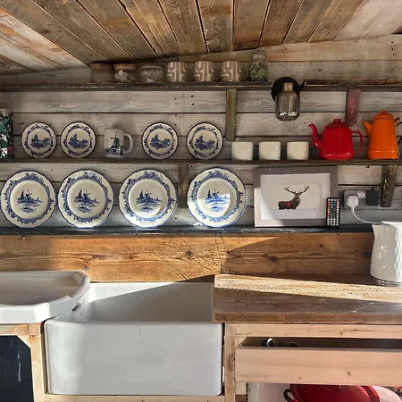 Yellowhammer Hut At Carr House Farm Kemping