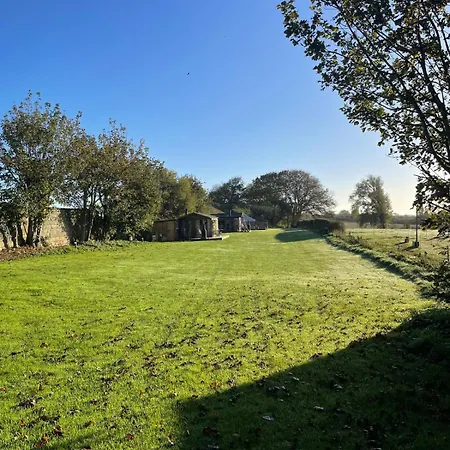 Yellowhammer Hut At Carr House Farm * Cayton