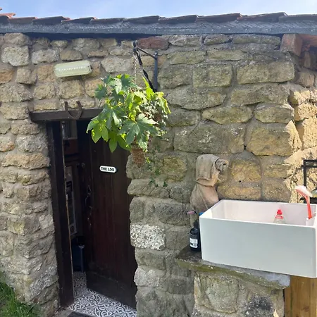 Yellowhammer Hut At Carr House Farm * Cayton