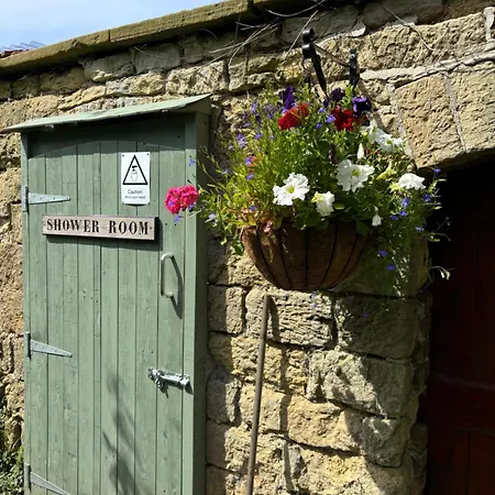 Yellowhammer Hut At Carr House Farm *