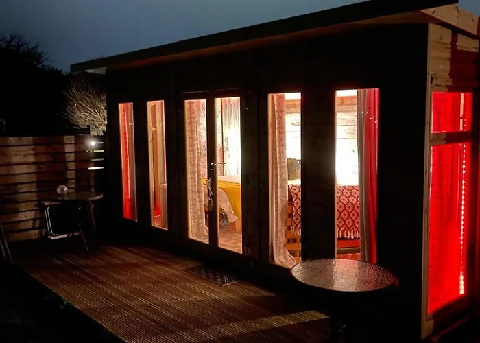 Yellowhammer Hut At Carr House Farm * Cayton