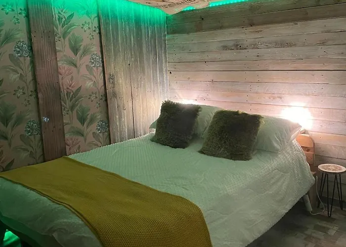 Yellowhammer Hut At Carr House Farm