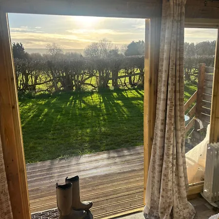 Yellowhammer Hut At Carr House Farm Camping *