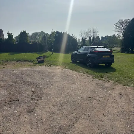 Camping Yellowhammer Hut At Carr House Farm Cayton