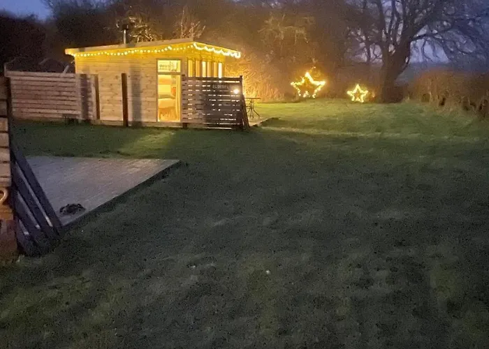 Yellowhammer Hut At Carr House Farm