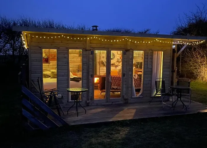 Yellowhammer Hut At Carr House Farm * Cayton
