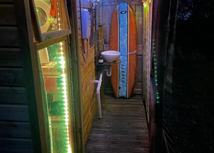 Yellowhammer Hut At Carr House Farm * Cayton