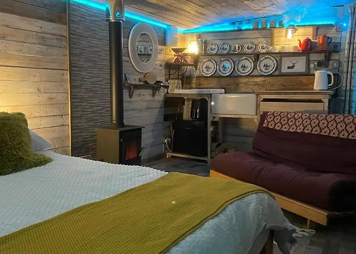 Camping Yellowhammer Hut At Carr House Farm *