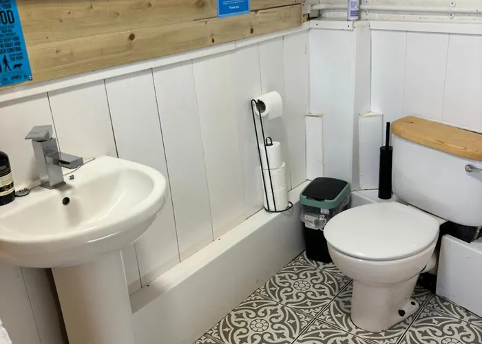 Camping Yellowhammer Hut At Carr House Farm