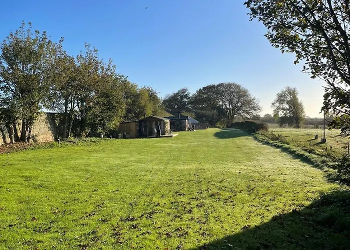 Yellowhammer Hut At Carr House Farm * Cayton