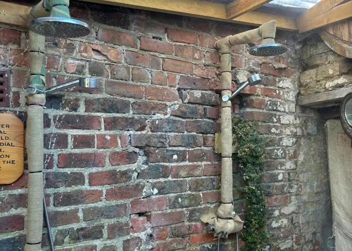Yellowhammer Hut At Carr House Farm