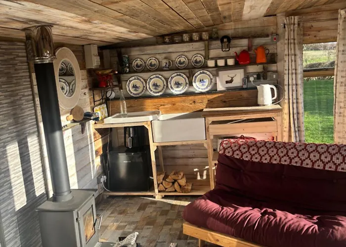 Yellowhammer Hut At Carr House Farm * Cayton