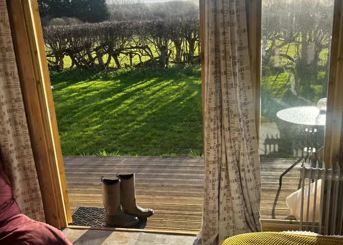 Yellowhammer Hut At Carr House Farm Cayton